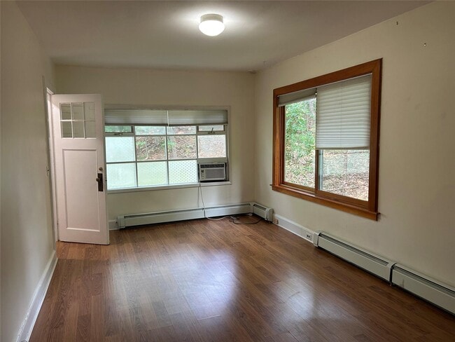 Building Photo - 139 Cove Neck Rd