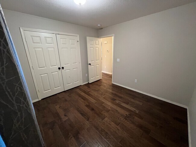 Building Photo - 22 Lyndhurst Dr