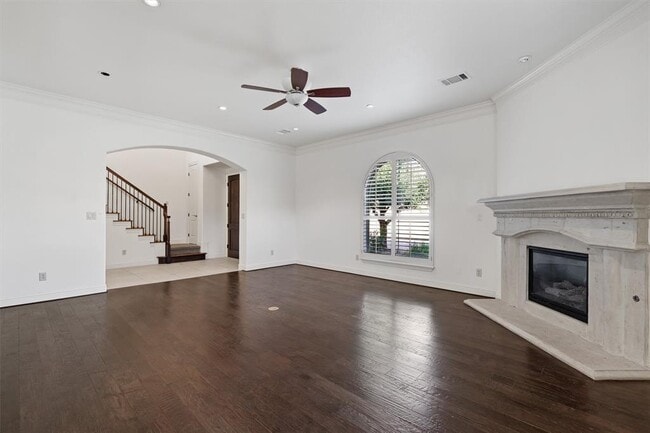 Building Photo - 8917 Villa Norte Dr