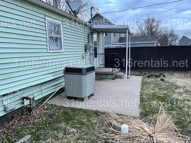 Building Photo - $775 - 2 bed 1 bath - Single Family Home