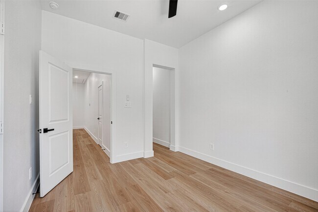 Building Photo - 7836 Nashville St