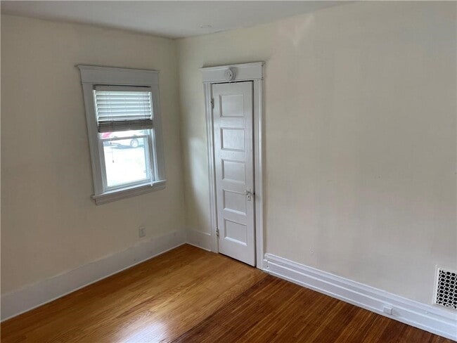 Building Photo - 110 Averill Ave