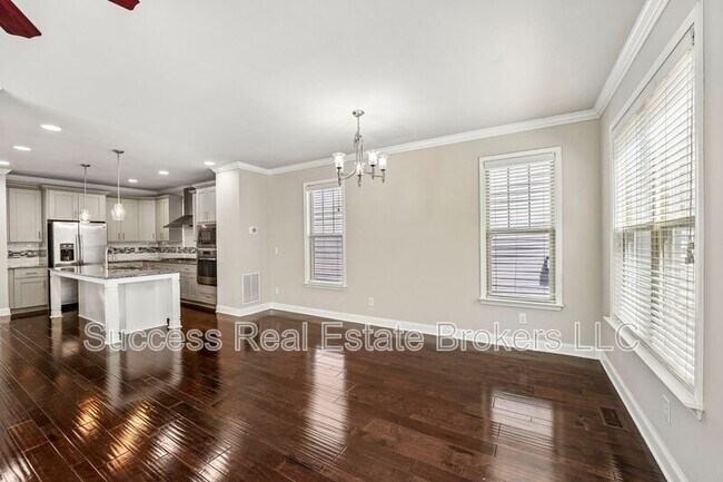 Building Photo - 1231 Ridenour Ln