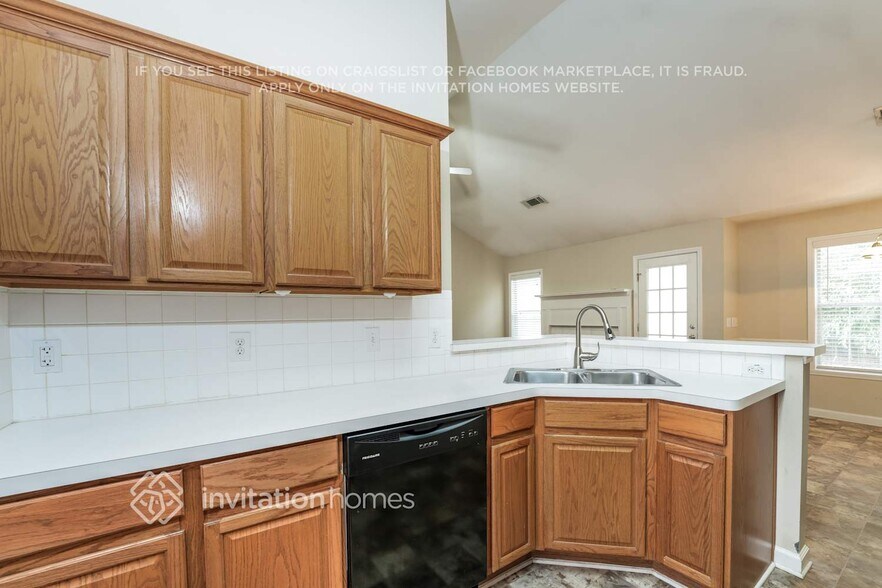 Building Photo - 2315 Shady Oaks Dr