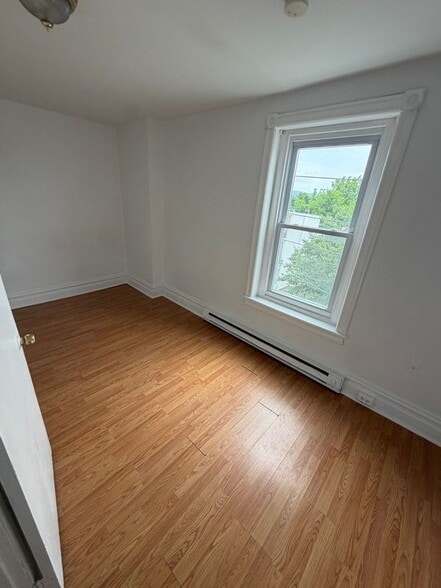 Building Photo - 144 S 12th St