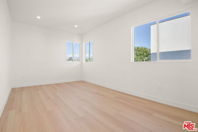 Building Photo - 1709 Burnside Ave