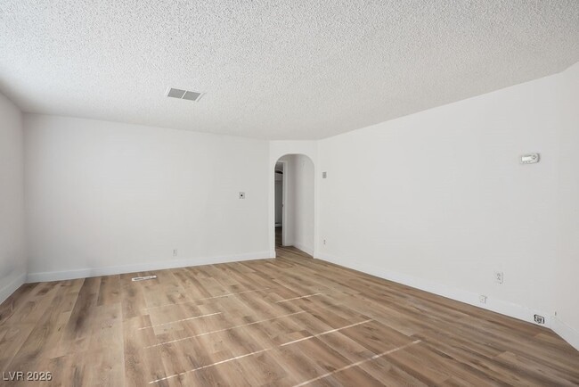 Building Photo - 2879 Green Tree Ave