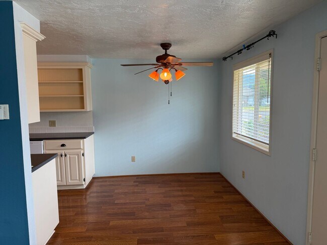 Building Photo - Updated two-bedroom one bathroom duplex in Thurston!