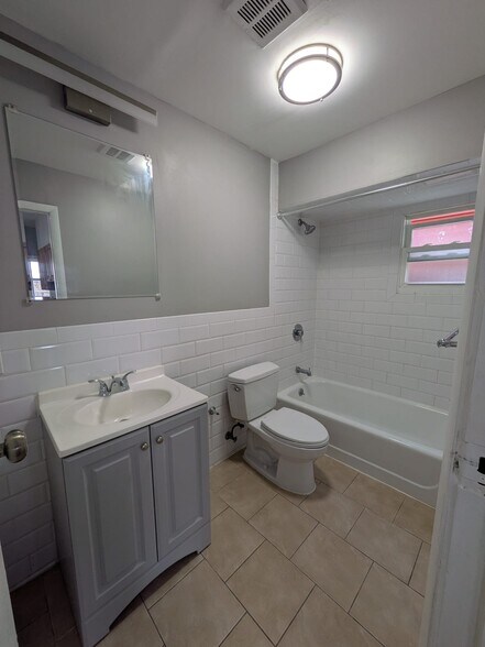 Building Photo - 83 W 47th St