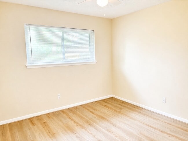 Building Photo - 702 Reynolds Ave