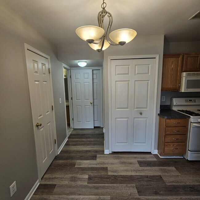 Building Photo - 2 Bedroom, 1.5 Bath Townhouse w/ Garage & Huge Master Bedroom. Full Sized Washer & Dryer In Unit.