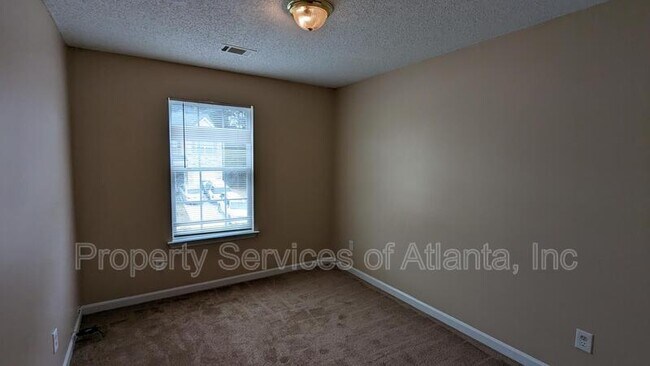 Building Photo - 2207 Miranda Dr