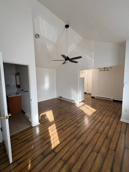 Building Photo - 2001 Davidson St