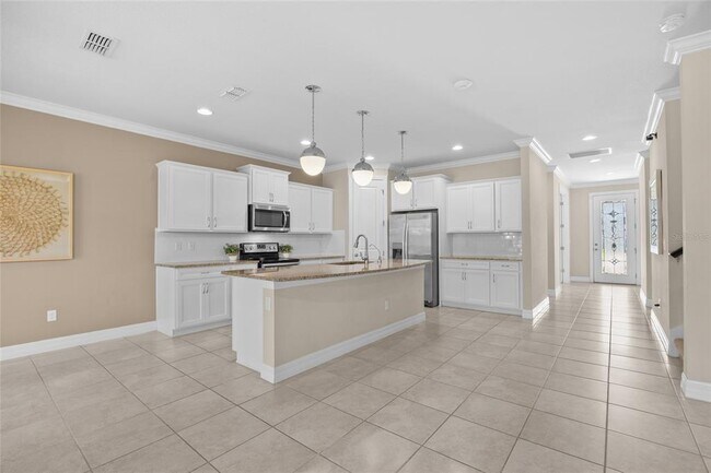 Building Photo - 2880 E Lake Pointe Dr