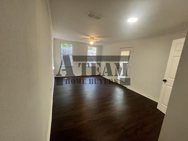 Building Photo - Fully Remodeled 3 Bedroom 2 Bathroom