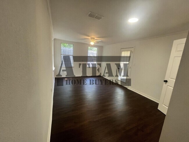 Building Photo - Remodeled 3 Bedroom 2 Bathroom