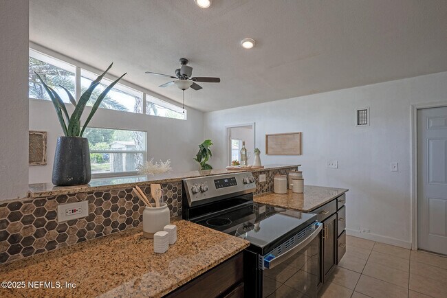 Building Photo - 2565 Burlingame Dr W