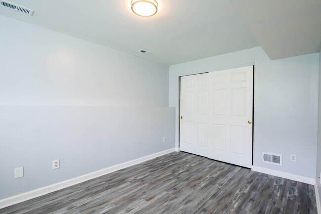 Building Photo - 3908 Love Ave
