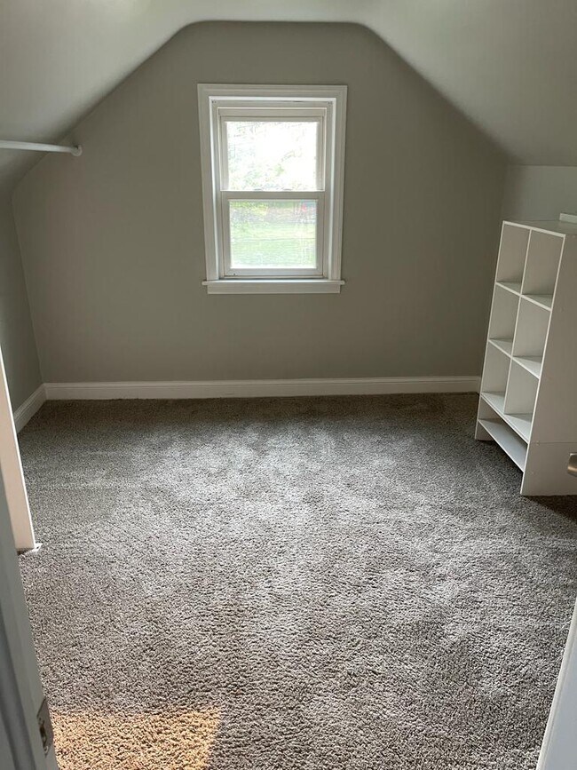 Building Photo - 5025 Henry St