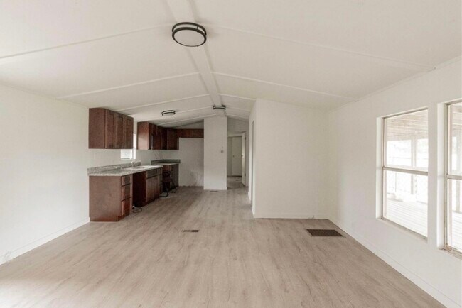 Building Photo - 2422 Avilion Ct