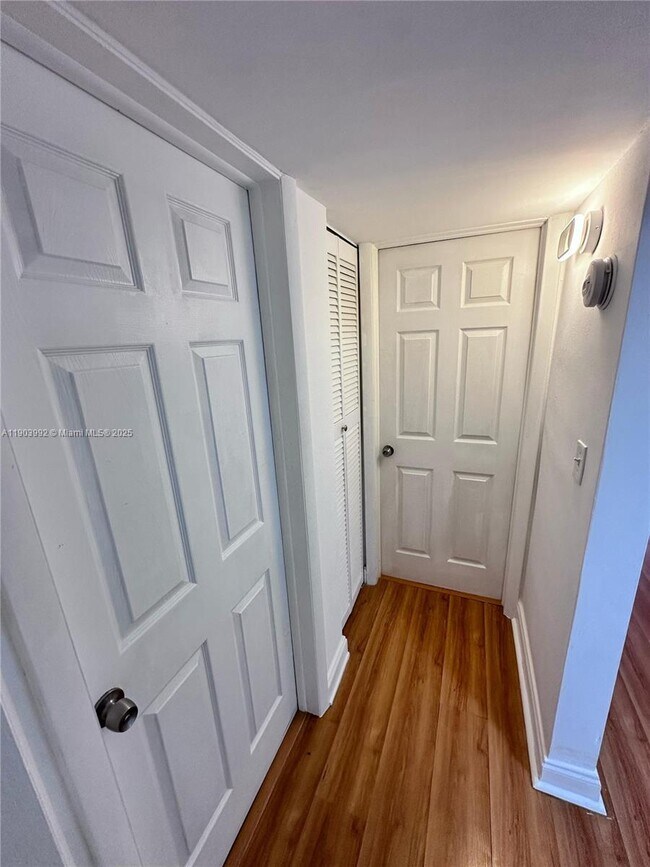 Building Photo - 2498 SW 17th Ave