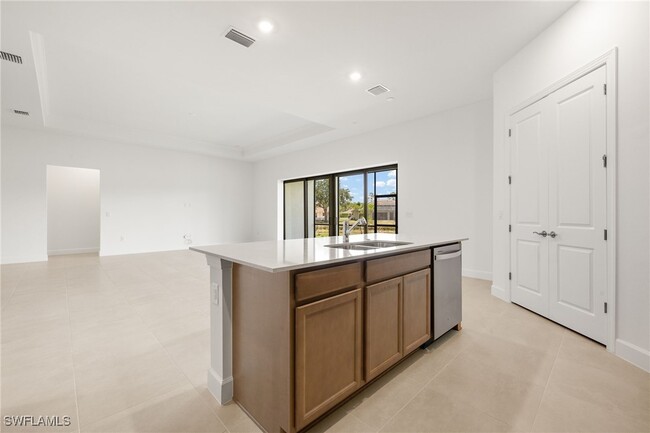 Building Photo - 25637 Shoreline Gaze Dr