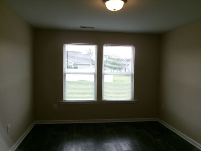 Building Photo - 3 bedroom, 2 bath home conveniently located in Conway
