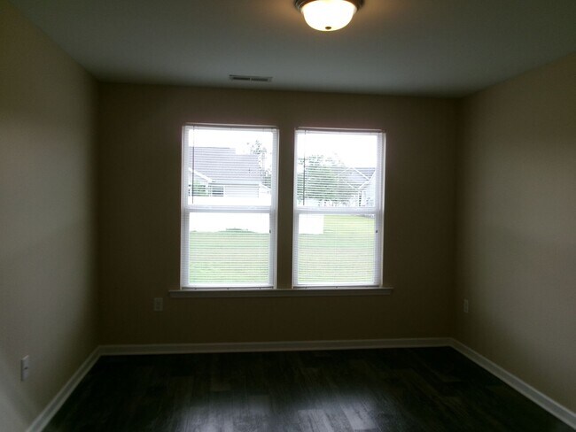 Building Photo - Rent Special! 3 bedroom, 2 bath home conveniently located in Conway