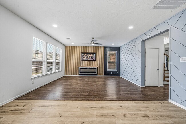 Building Photo - 4118 Lake Cypress Cir