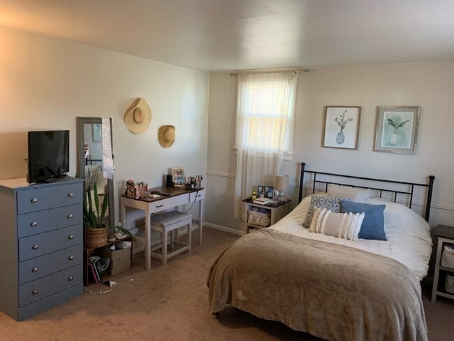 Building Photo - Beautifully Remodeled 2BR home in great neighborhood (Guilderland Schools)