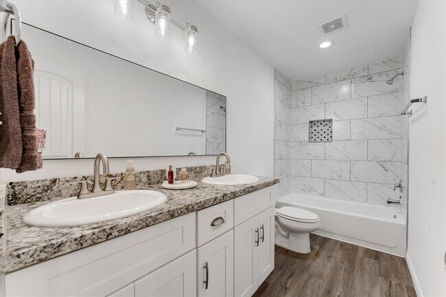 Building Photo - 14986 Indian Hill Trail