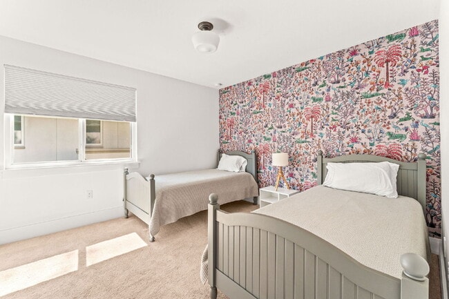 Building Photo - Experience Elegance and Comfort: Spacious ...