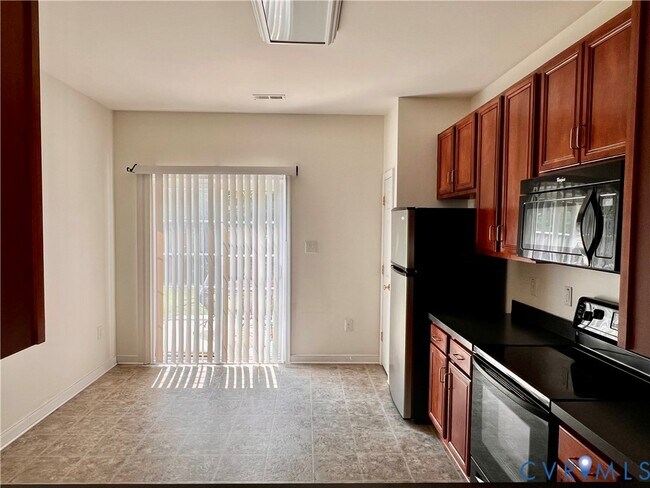 Building Photo - 1723 Stonemill Lake Terrace