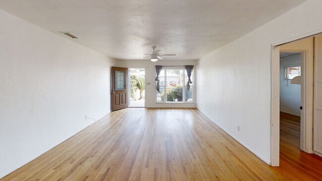 Building Photo - 3BD/2BA on Dorothy Drive!