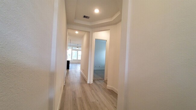Building Photo - 2331 Birch View Ln