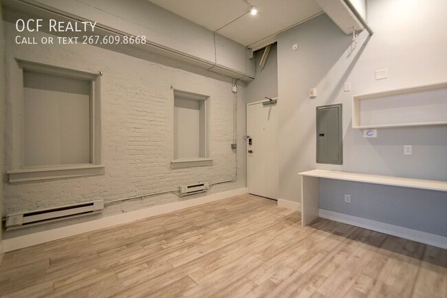 Building Photo - 412 S 13th St