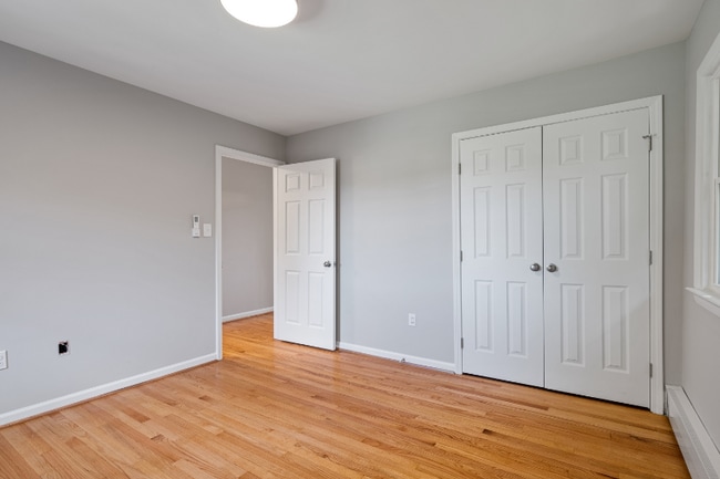 Building Photo - 707 Fairview Ave