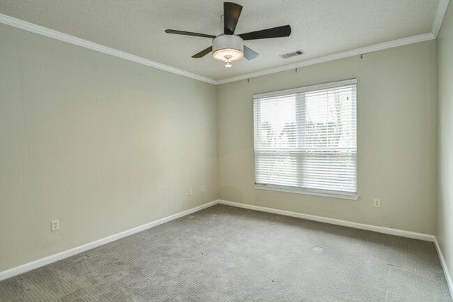 Building Photo - Brookhaven Condo