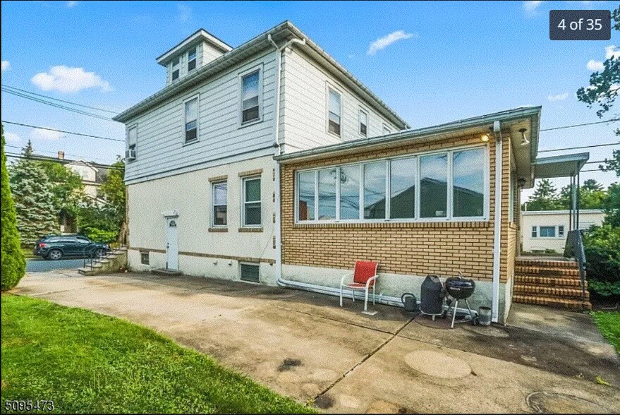 Building Photo - 301 N 1st Ave