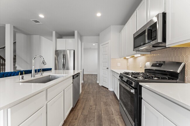 Building Photo - 1585 Sunrise Gables Dr