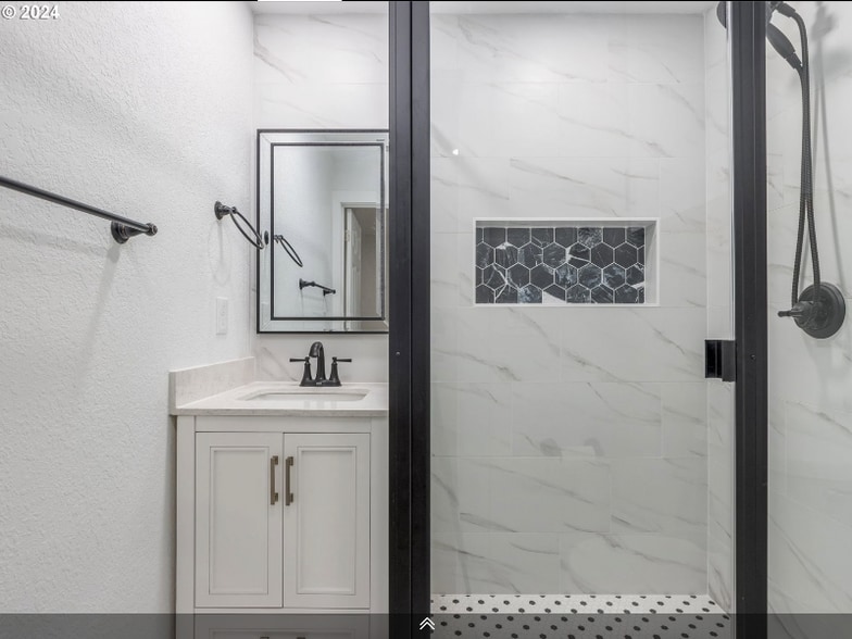 Building Photo - 3805 E 11th St