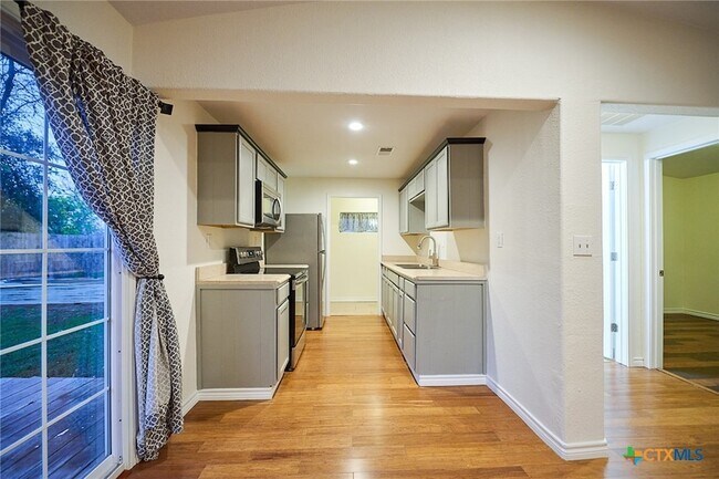 Building Photo - 919 Southside Dr