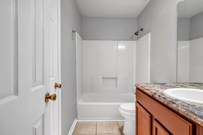Building Photo - Charming 3 Bed, 2.5 Bath Home on a Quiet C...