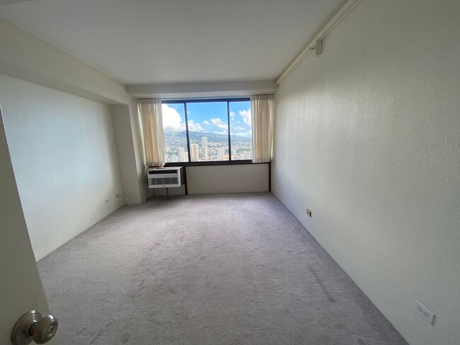 Building Photo - Breezy 1 bed, 1 bath, 1 parking unit with ...