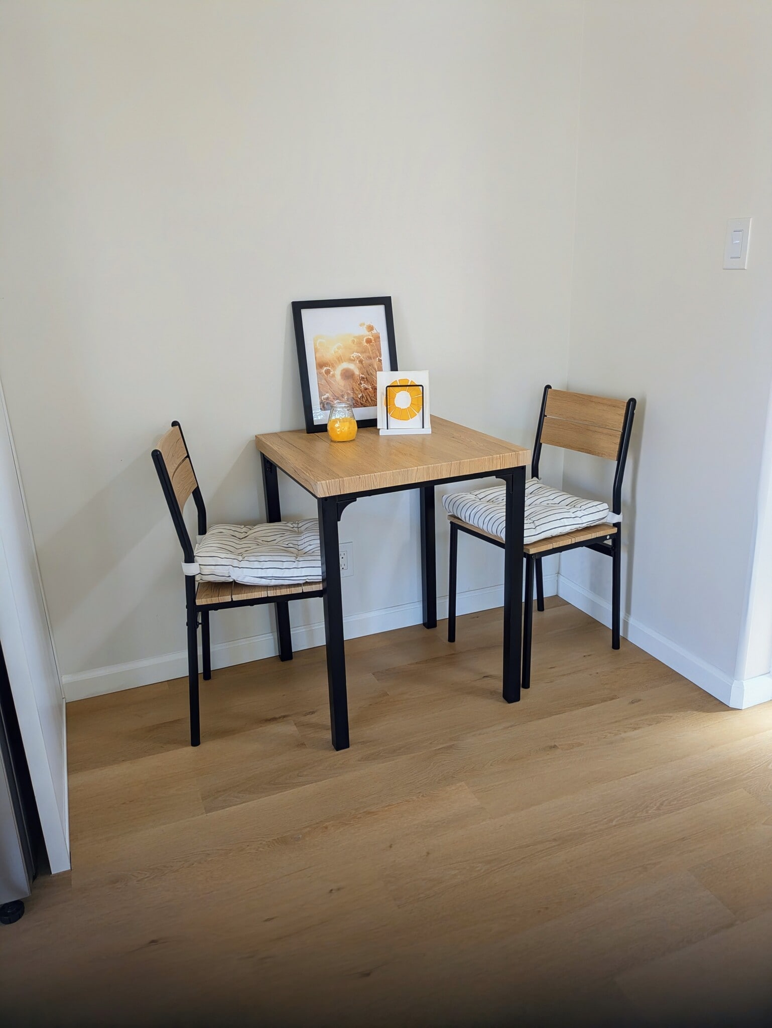 Breakfast nook - 4250 E Overlook Dr