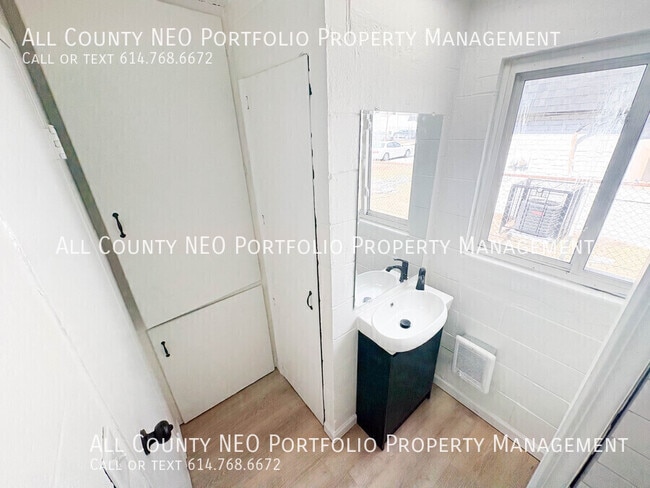 Building Photo - 1720 Harvard Ave