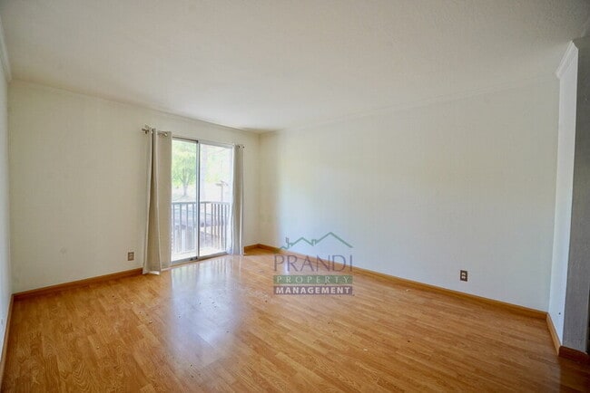 Building Photo - 39 Forest Ln