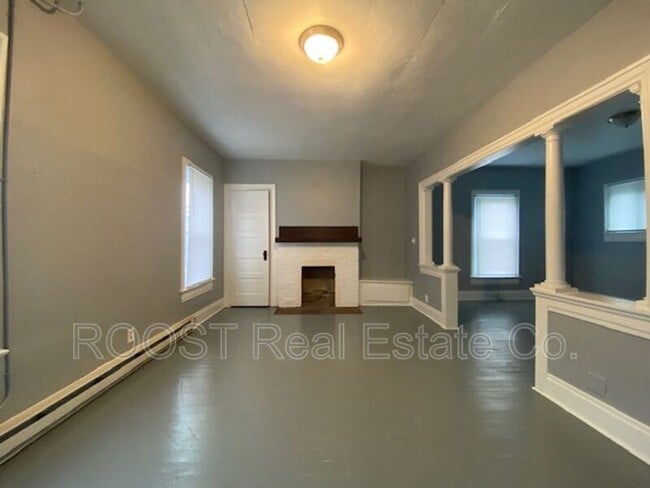 Building Photo - 210 Volkenand Ave