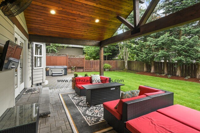 Building Photo - Lake Oswego Perfection