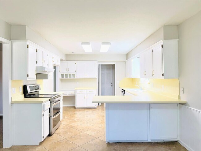 Building Photo - 121 W Vail Dr